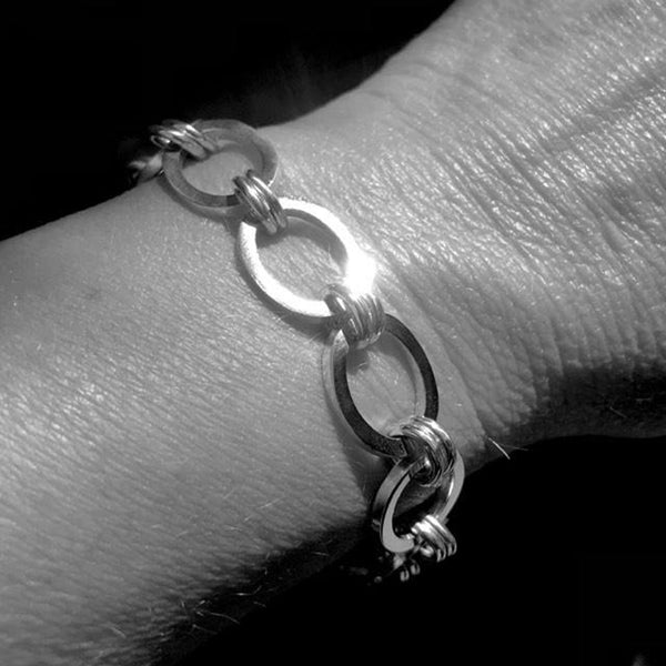 Oval link contemporary chain bracelet